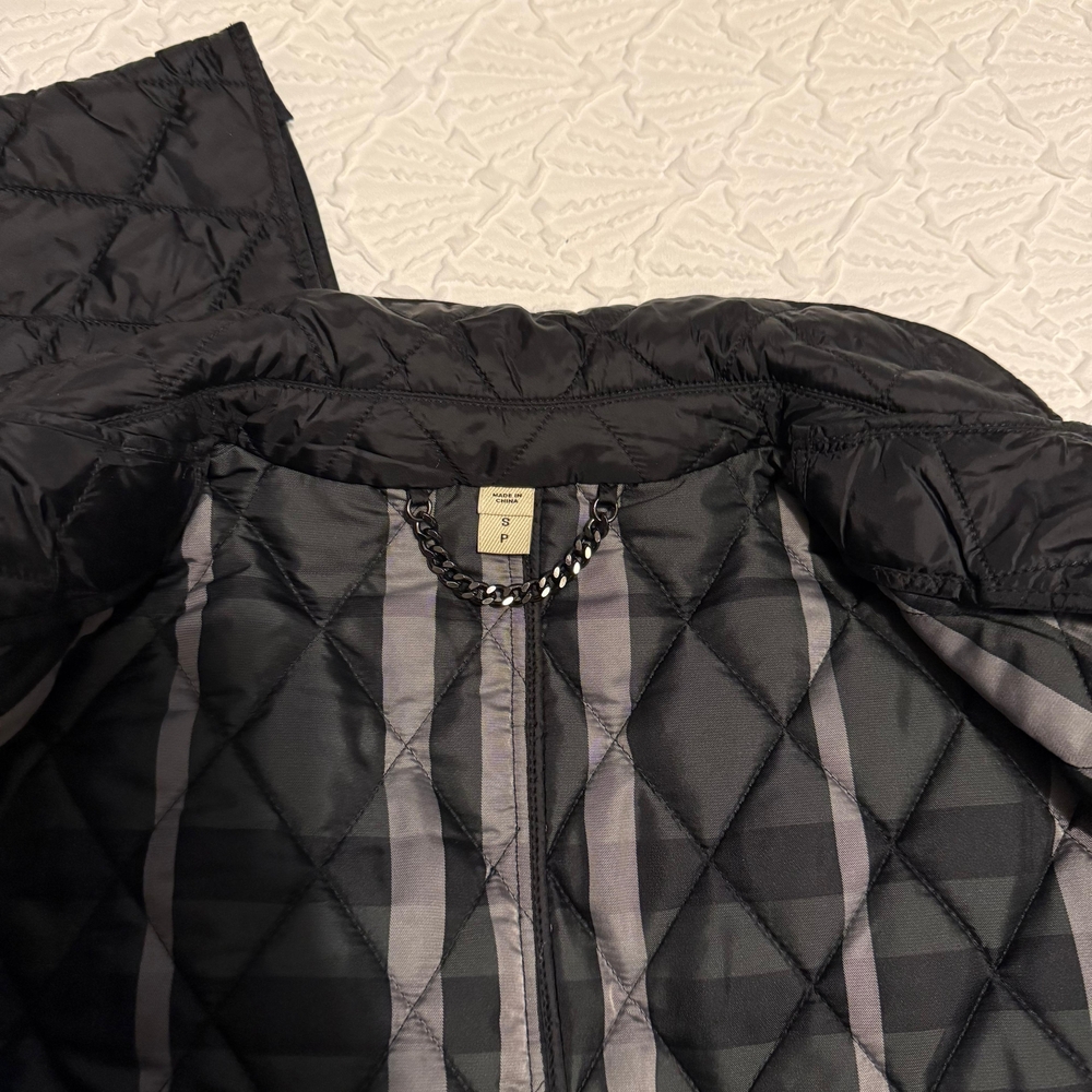 Burberry Black Quilted Jacket with Striped Lining - Picture 3 of 3